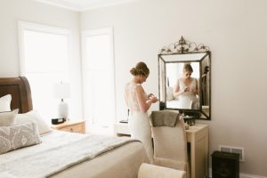 bride-getting-ready-for-her-metropolis-ballroom-wedding-chicago