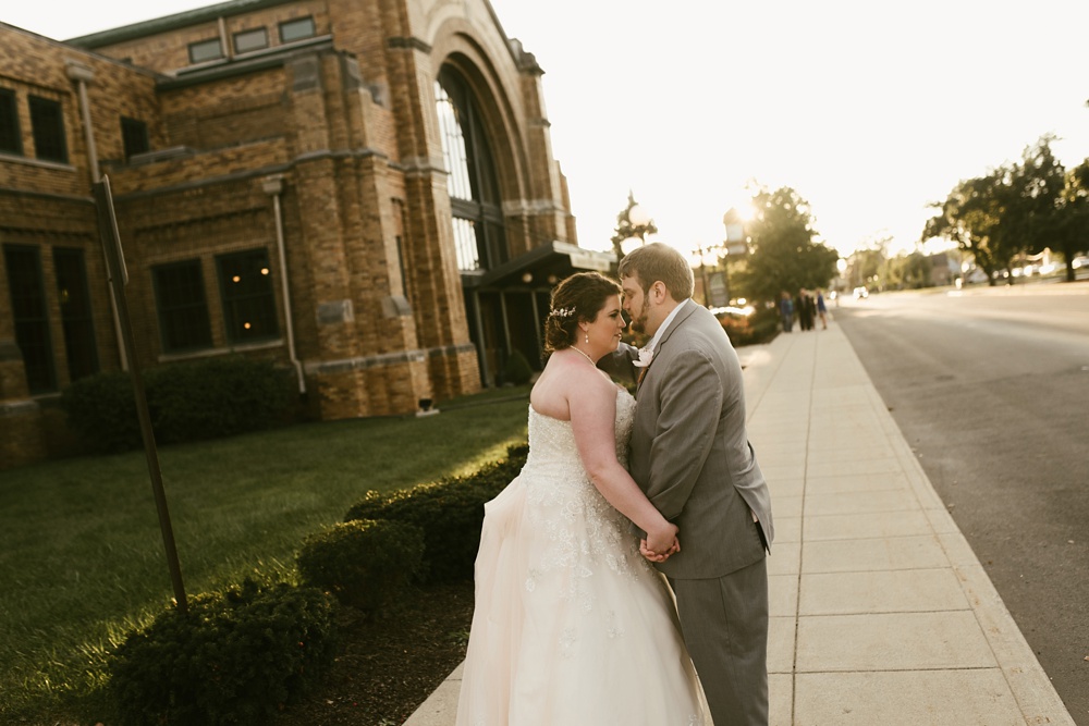 couple kissing at baker street train station wedding