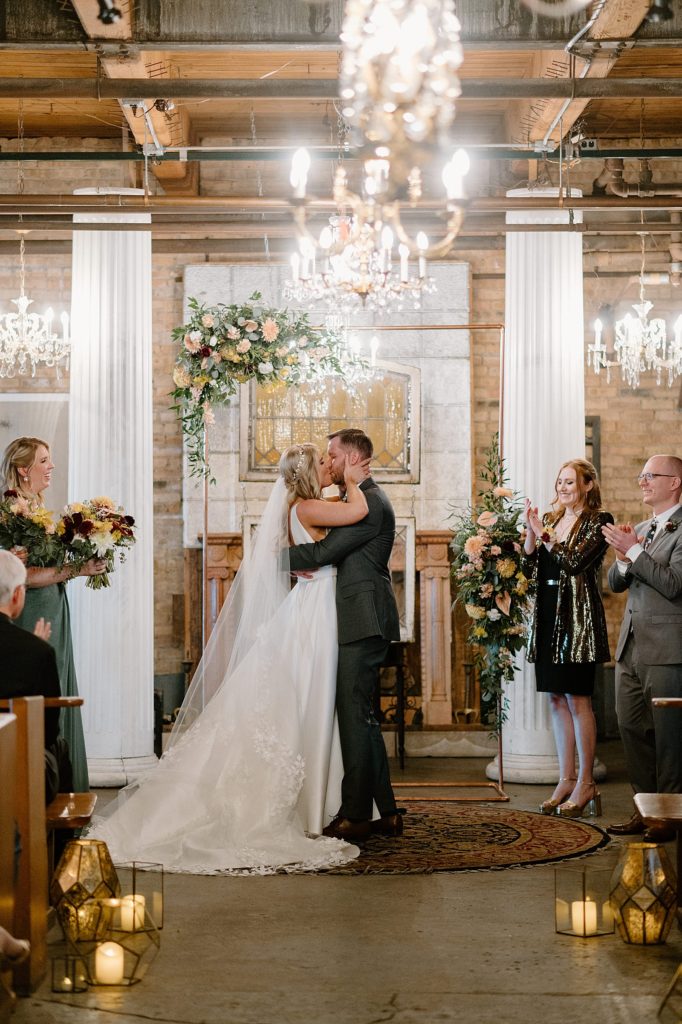 Newlyweds sharing a kiss at the alter by midwest photographer Indigo Lace 
