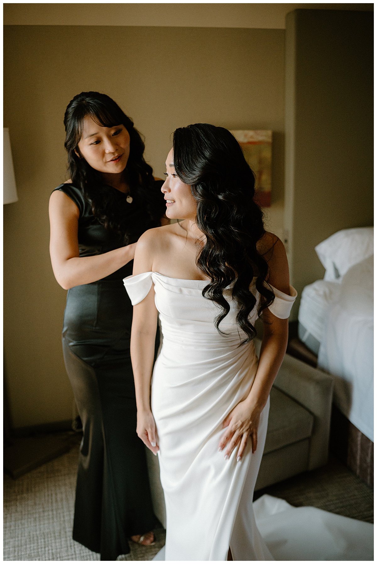 bride gets ready for ceremony at Lacuna Lofts